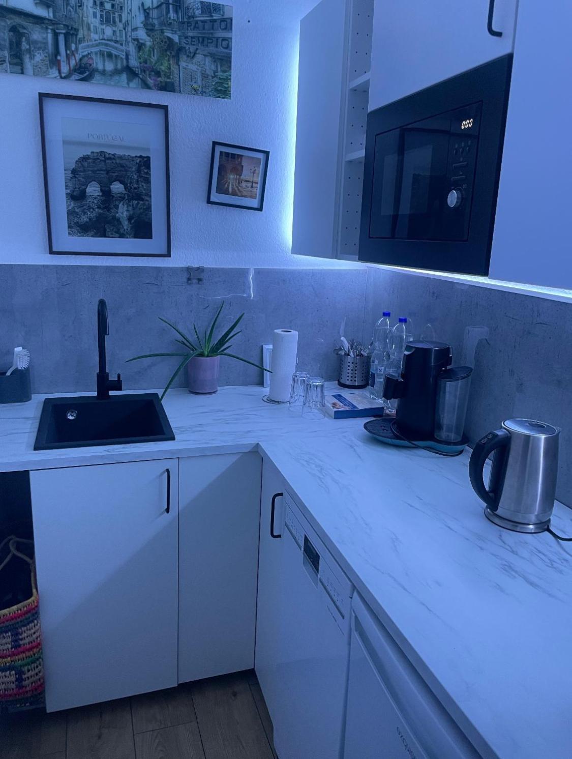 Koeln Wohnung 4 Min Naehe Von Hbf Und Dom Mit Garten ,Balkon & Office Luaran gambar