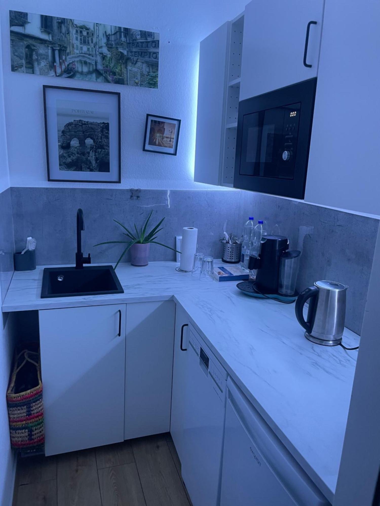 Koeln Wohnung 4 Min Naehe Von Hbf Und Dom Mit Garten ,Balkon & Office Luaran gambar